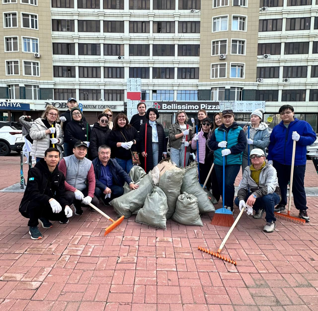 Сотрудники РНИИОТ приняли участие в общегородском субботнике