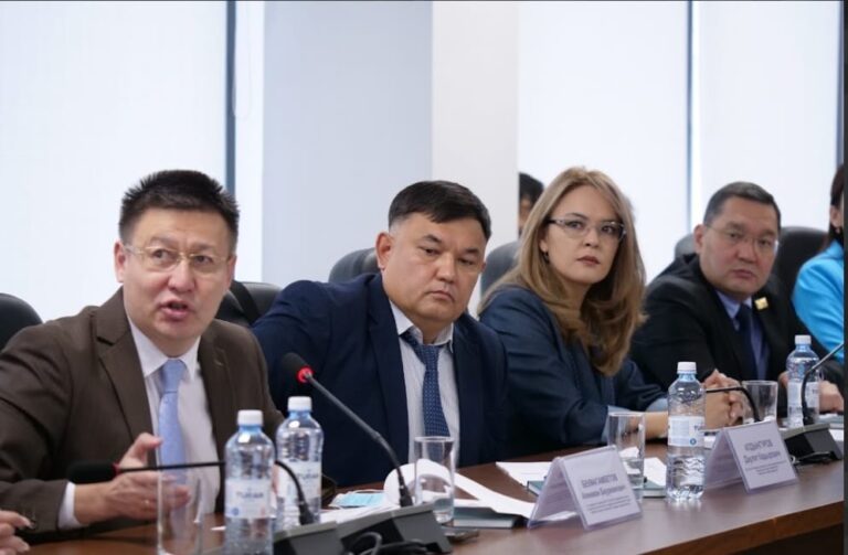 🔹5 октября в Астане прошло заседание экспертного клуба «Sarap» на тему «Статус врача и гарантии медицинского работника как фактор национальной безопасности», организованное Казахстанским институтом общественного развития при поддержке Казахстанского отраслевого профсоюза работников здравоохранения и общественного обслуживания «AQNIET».